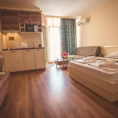Бахами Резиденс Apartmanhotel Napospart