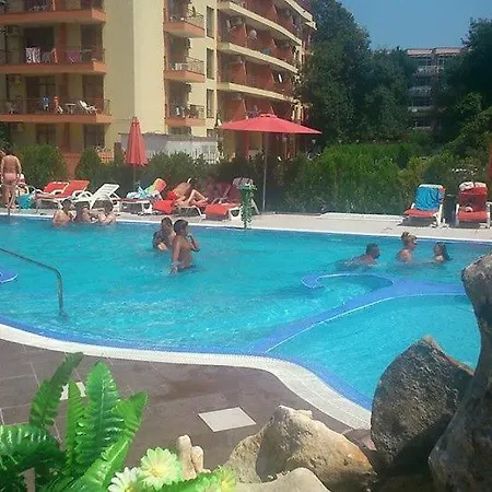 Ξενοδοχείο με διαμερίσματα Бахами Резиденс Σάνι Μπιτς